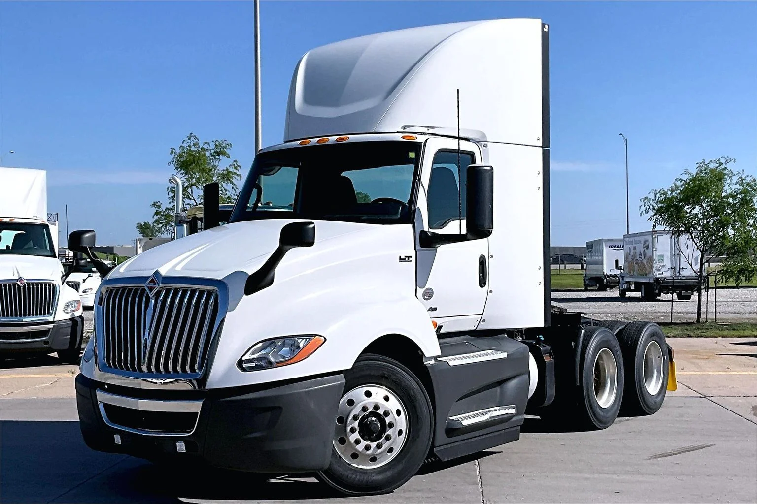 Used 2021 WHITE International  image 2