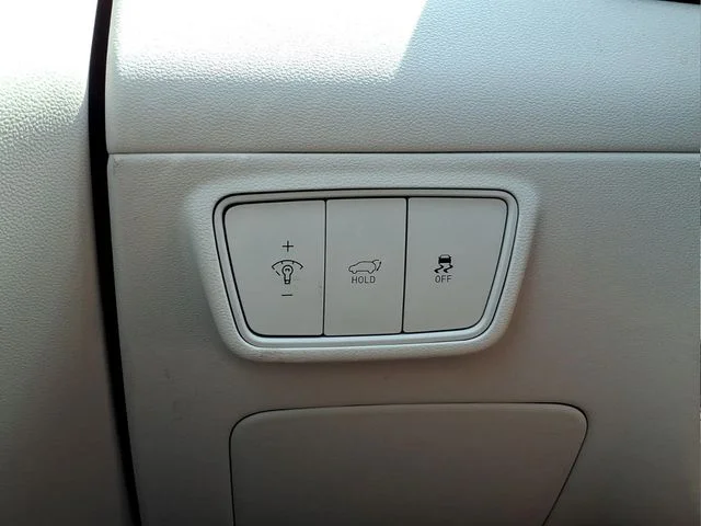 Used 2023 Gray Hyundai SEL image 28