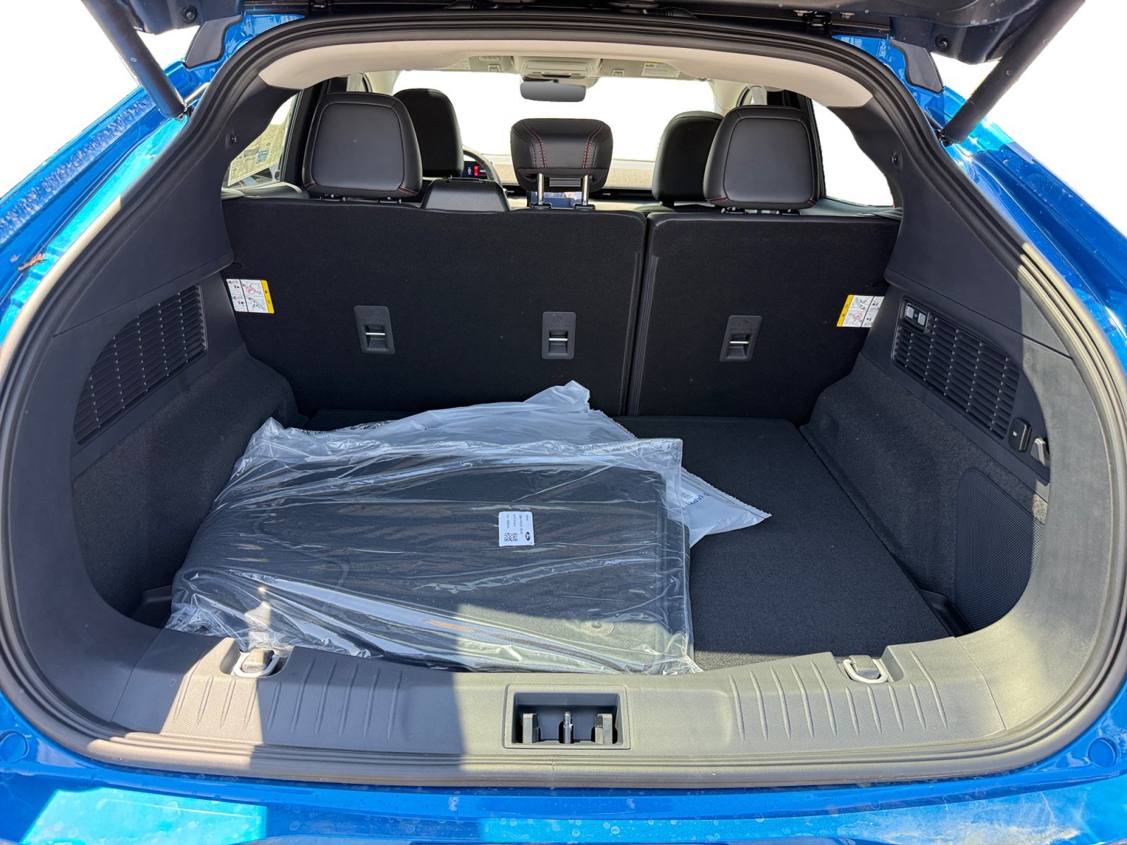 New 2026 Velocity Blue Metallic Ford Premium image 17