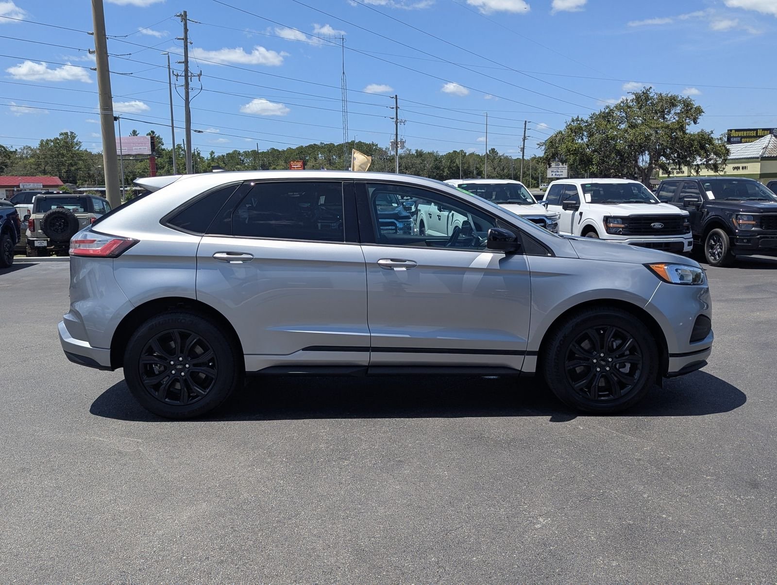 Used 2022 Silver Metallic Ford SE image 3