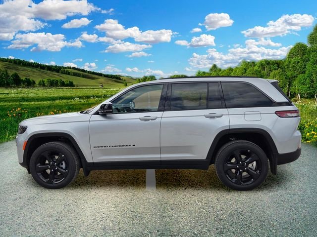 New 2026 Silver Zynith Exterior Paint Jeep Limited image 3