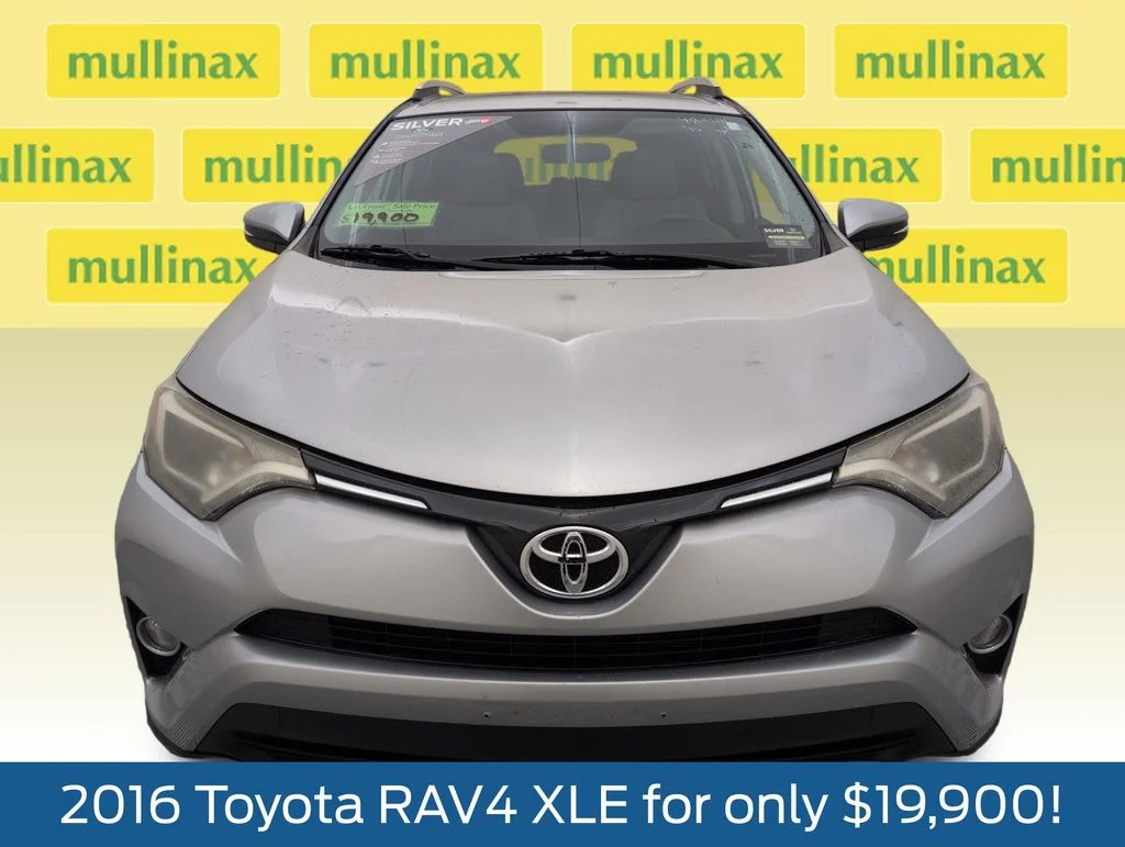 Used 2016 Silver Toyota XLE image 14