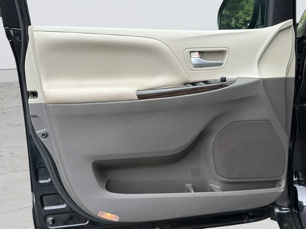 Used 2016 Black Toyota XLE image 24