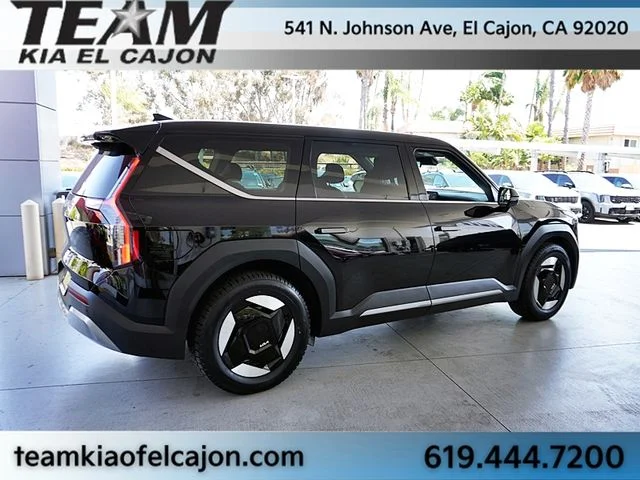 Used 2024 Black Kia Light Long Range image 8