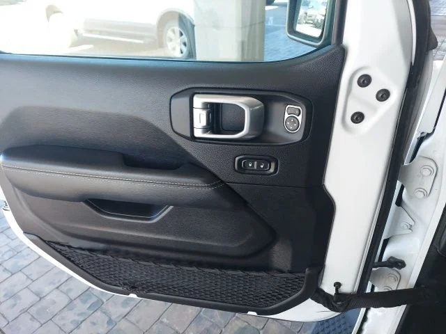 Used 2022 White Jeep Unlimited Sahara image 15