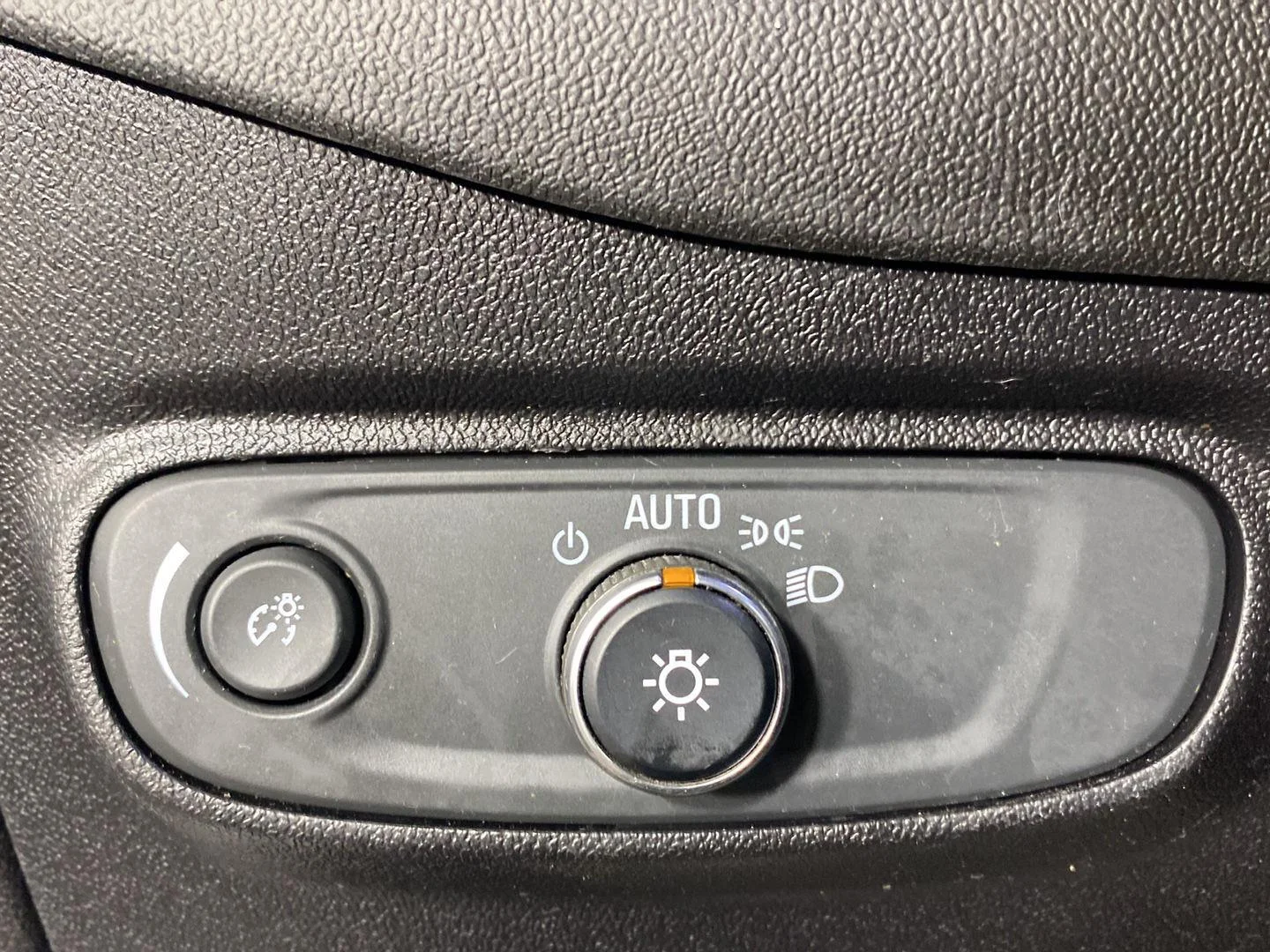 Used 2019 Iridescent Pearl Tricoat Chevrolet LT image 26