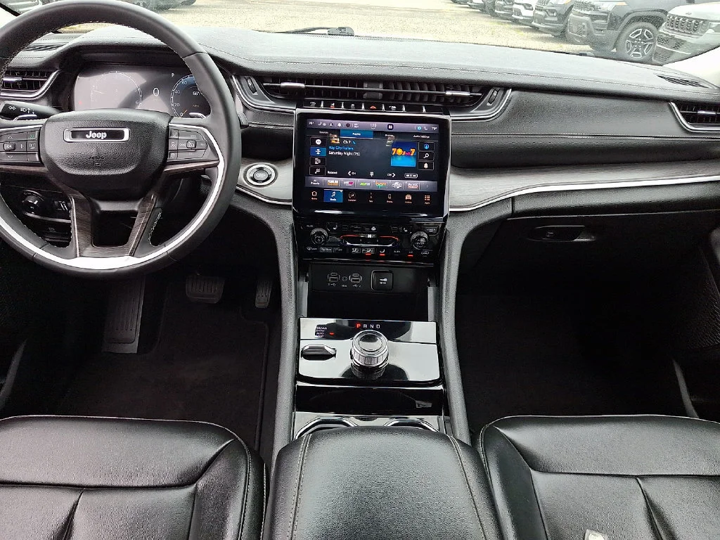 Used 2023 Silver Zynith Jeep Limited image 16