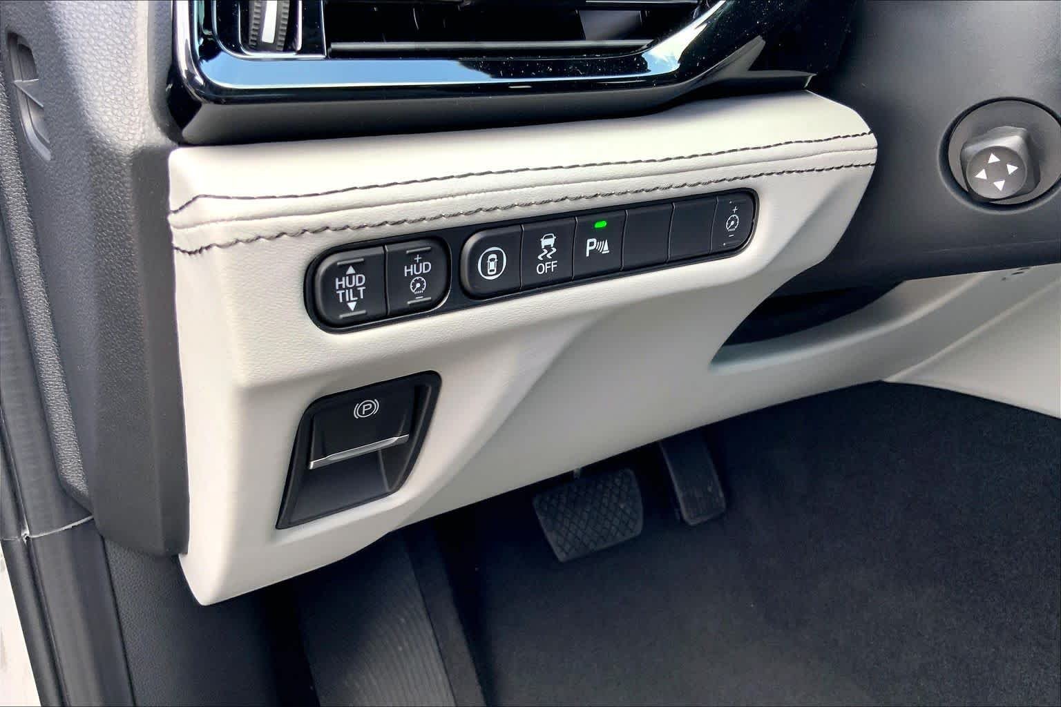 New 2026 Solar Silver Metallic Acura w/Advance Package image 14
