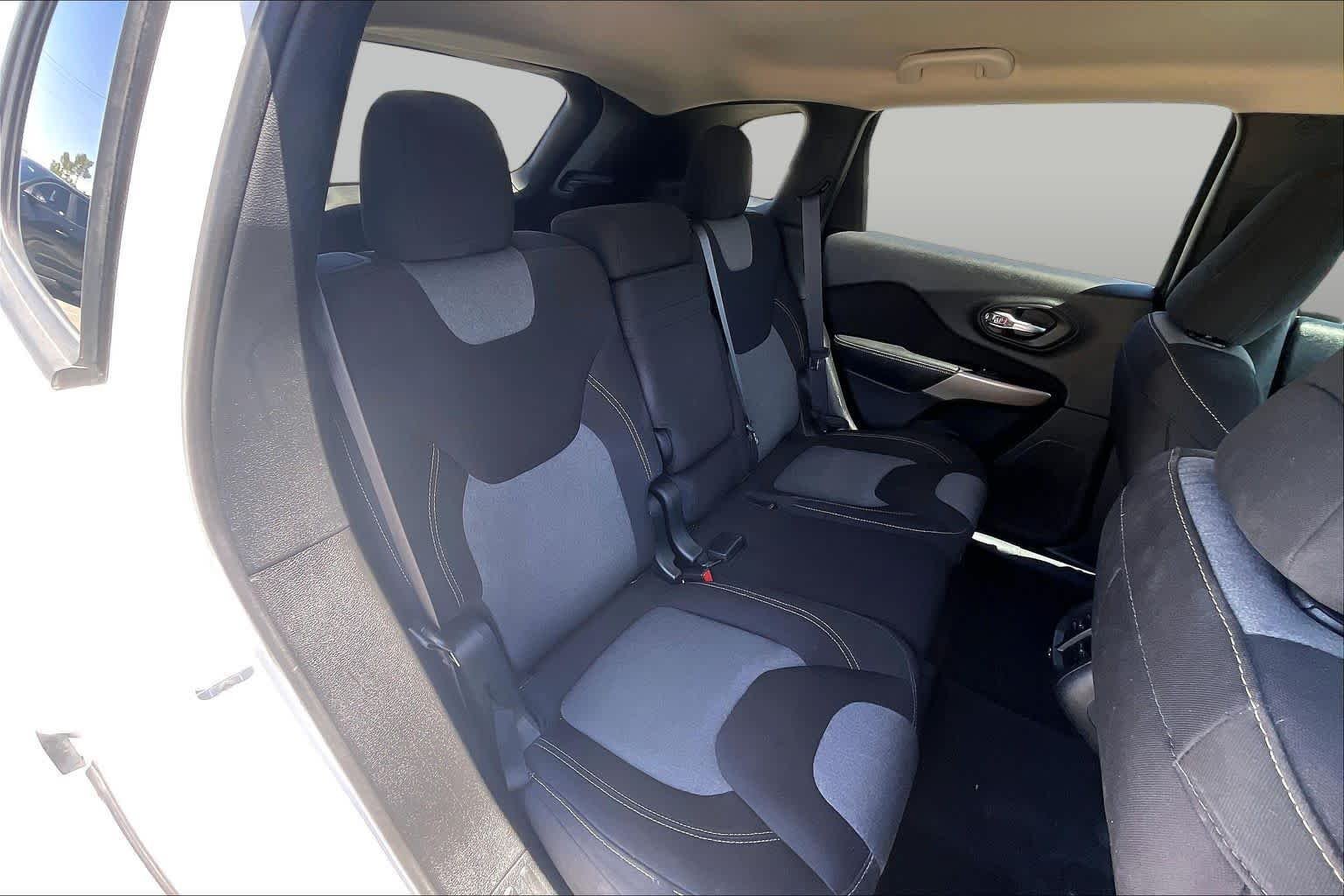Used 2017 Bright White Clearcoat Jeep Altitude image 19