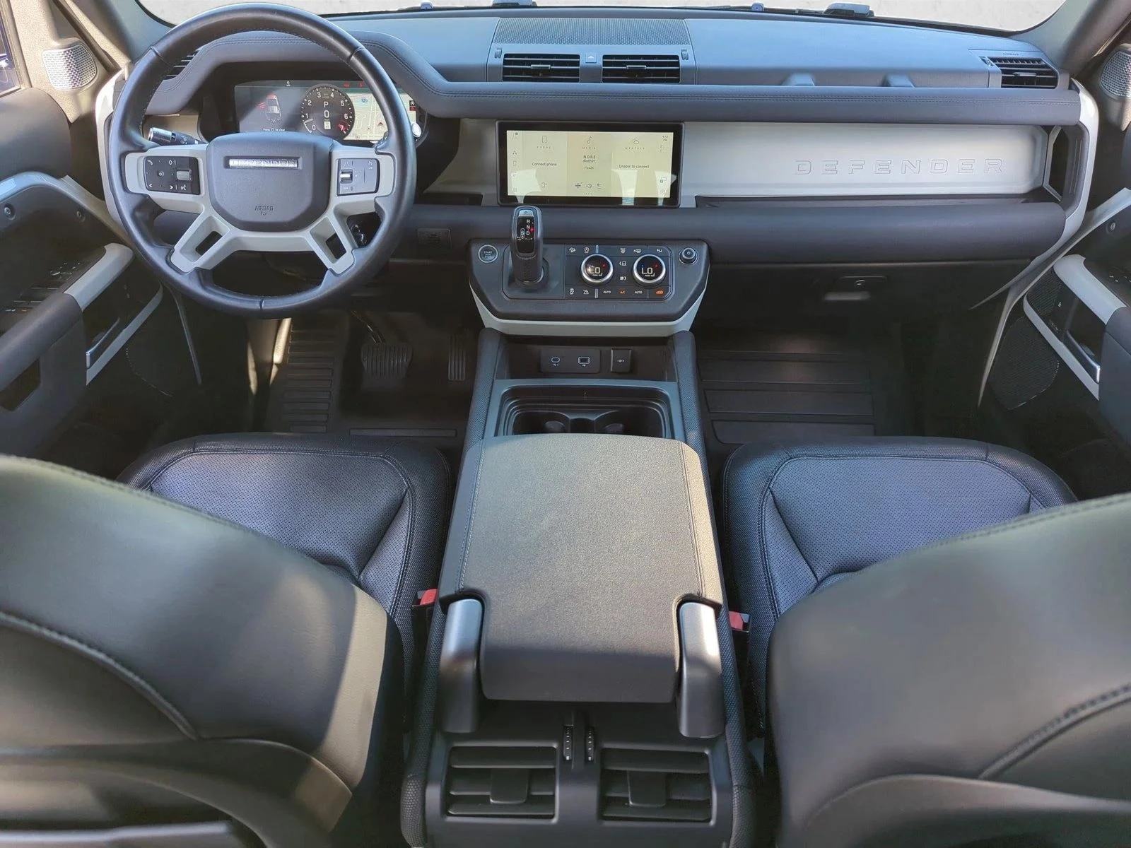 Used 2022 Yulong White Metallic Land Rover X-Dynamic SE image 18
