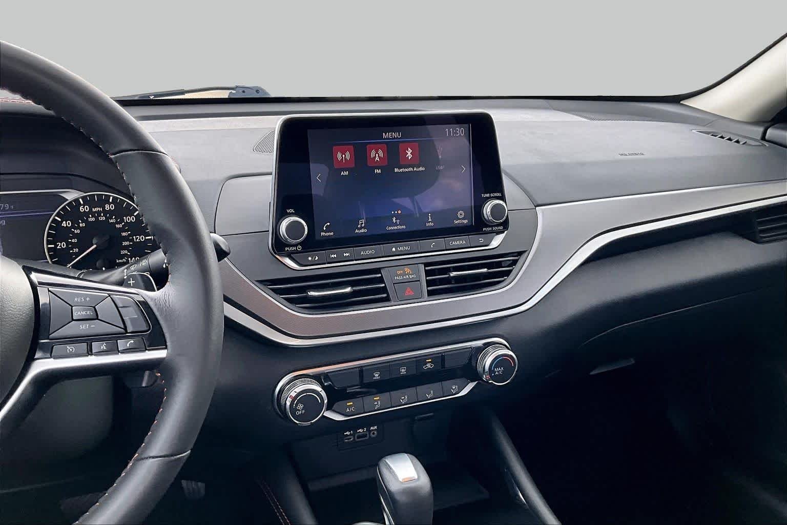 Used 2024 Pearl White Tricoat Nissan 2.5 SR image 6