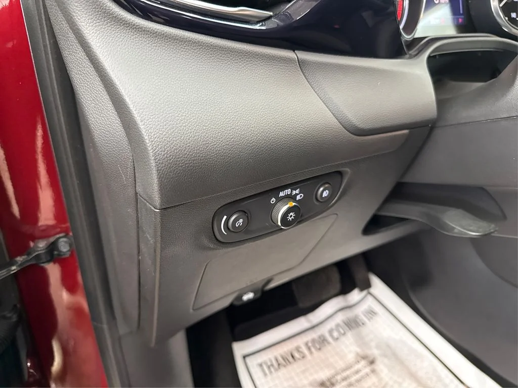 Used 2022 Red Buick Preferred image 35