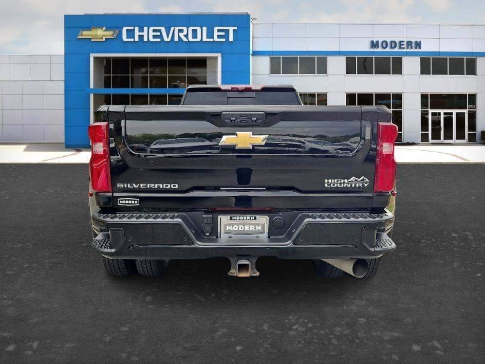 Used 2024 Black Chevrolet High Country image 4
