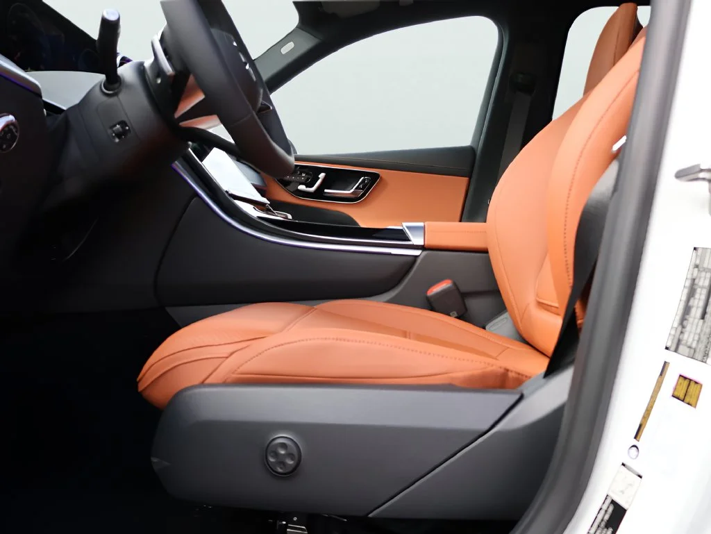New 2027 White Mercedes-Benz GLC 300 image 37