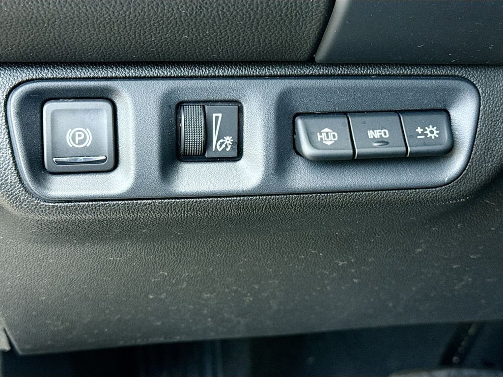 Used 2023 Ultra Blue Metallic GMC SLT image 10