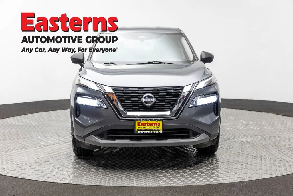Used 2023 Gray Nissan S image 2