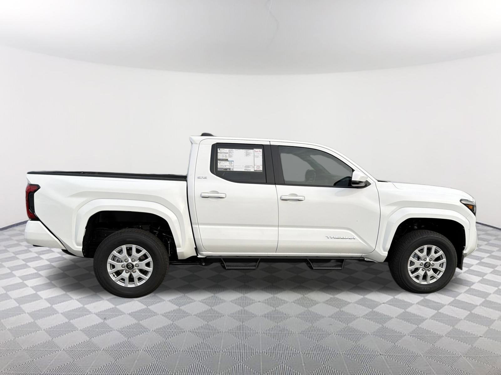 2026 Toyota Tacoma SR5 - Photo 8