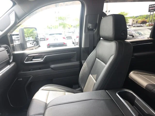 Used 2025 Black Chevrolet LTZ image 27