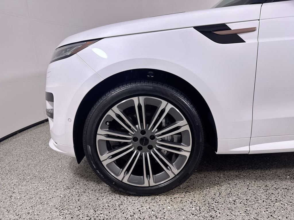 New 2026 OSTUNI PRL WHT Land Rover Dynamic SE image 10