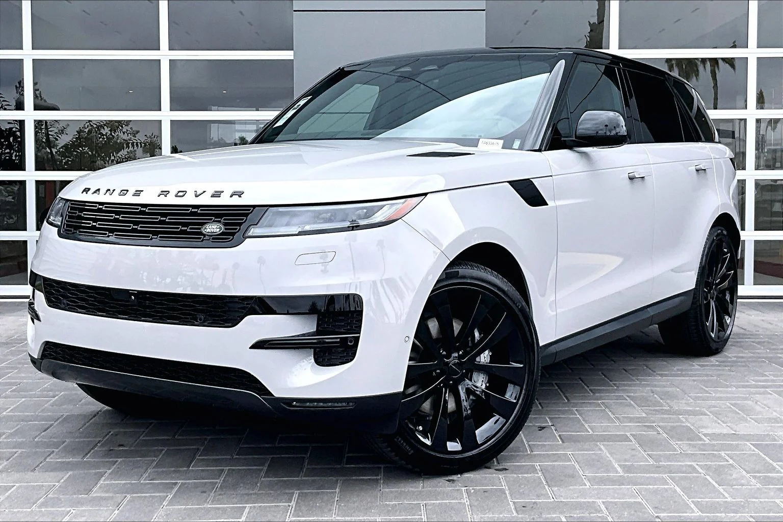 New 2026 Borasco Grey Land Rover SE image 1