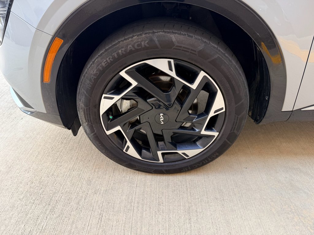 Used 2023 Wolf Gray Kia SX-Prestige image 29