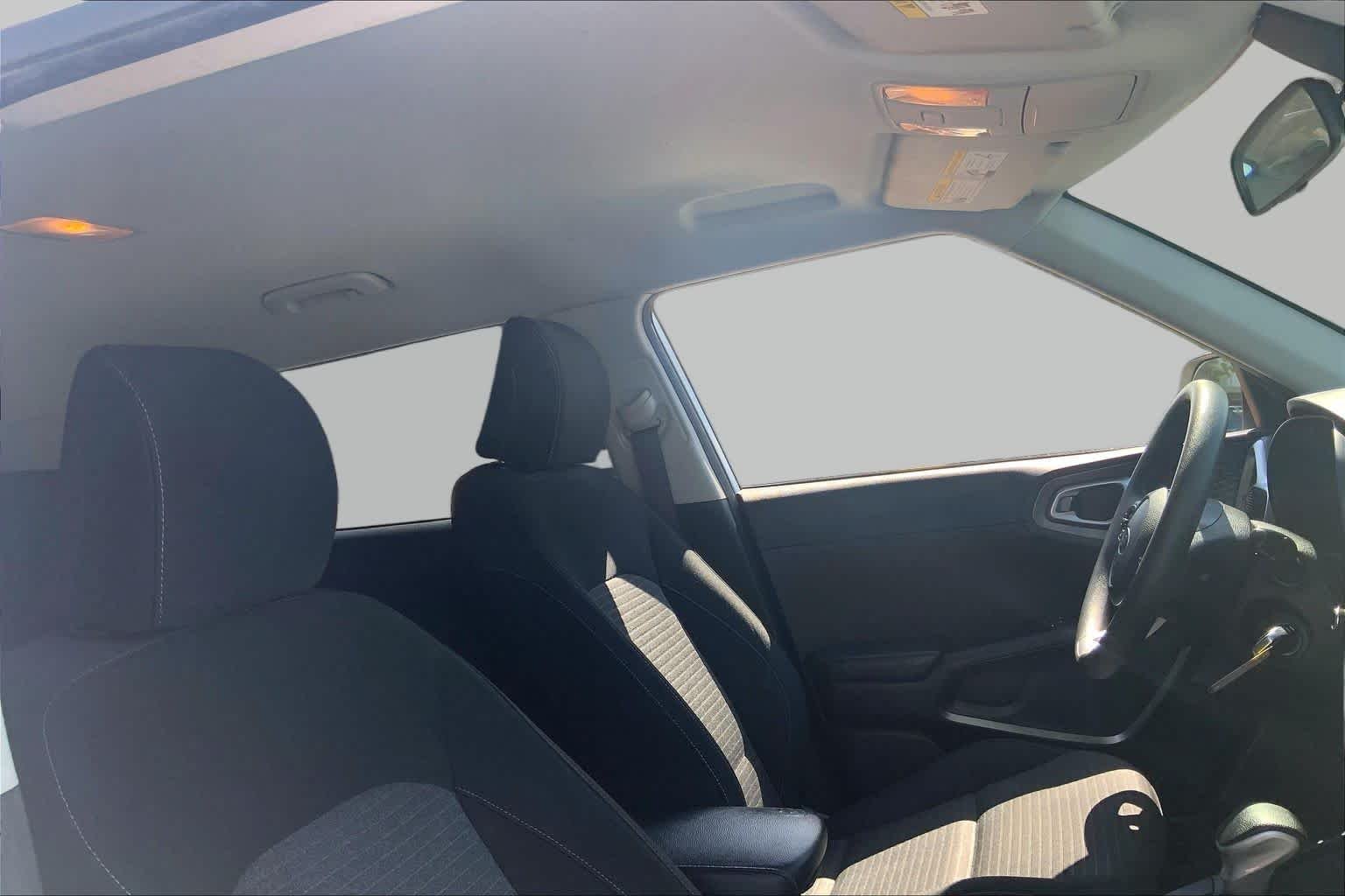 Used 2021 Snow White Pearl Kia S image 14