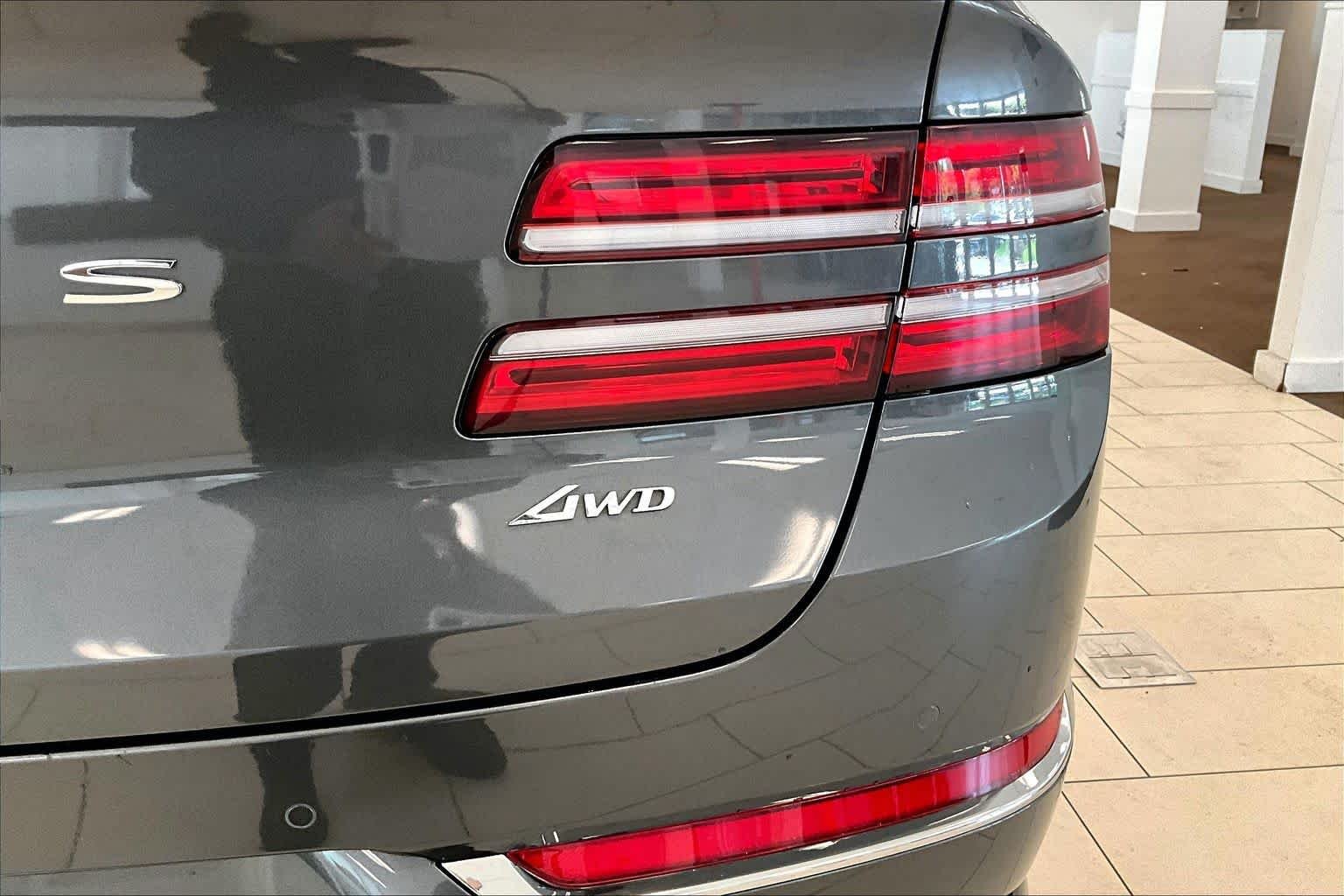 Used 2022 Himalayan Gray Genesis  image 9