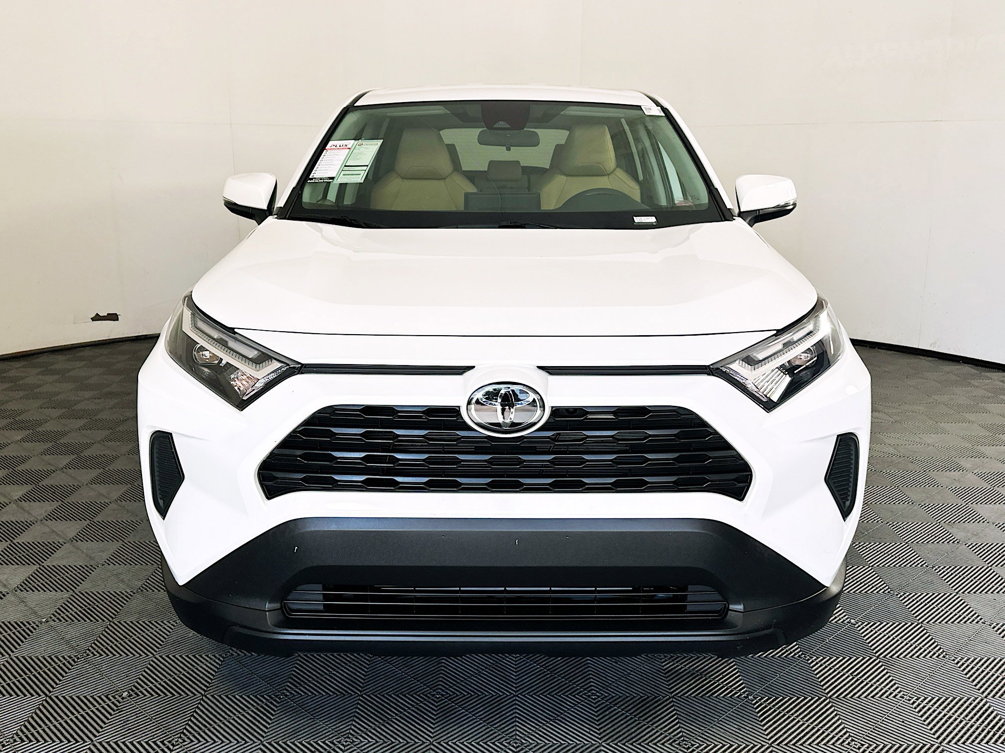 Used 2025 Ice Toyota LE image 8