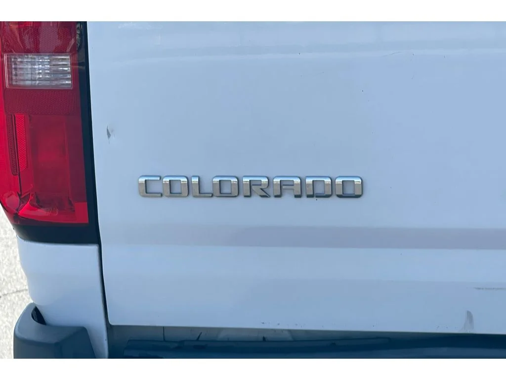 Used 2016 Summit White Chevrolet 4WD Z71 image 17