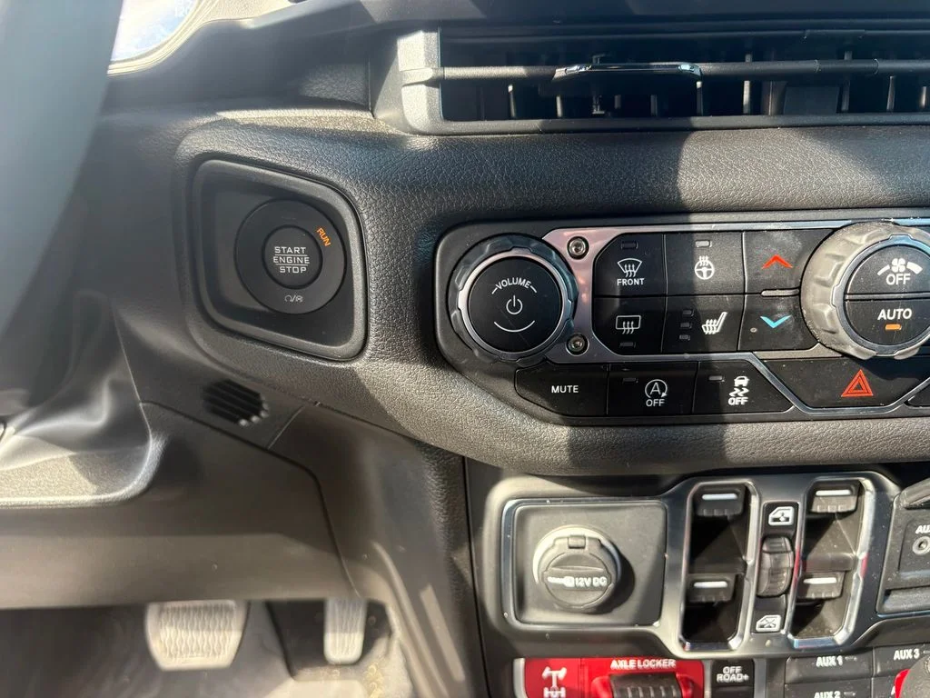 2025 Jeep Wrangler 4-Door Willys - Photo 24