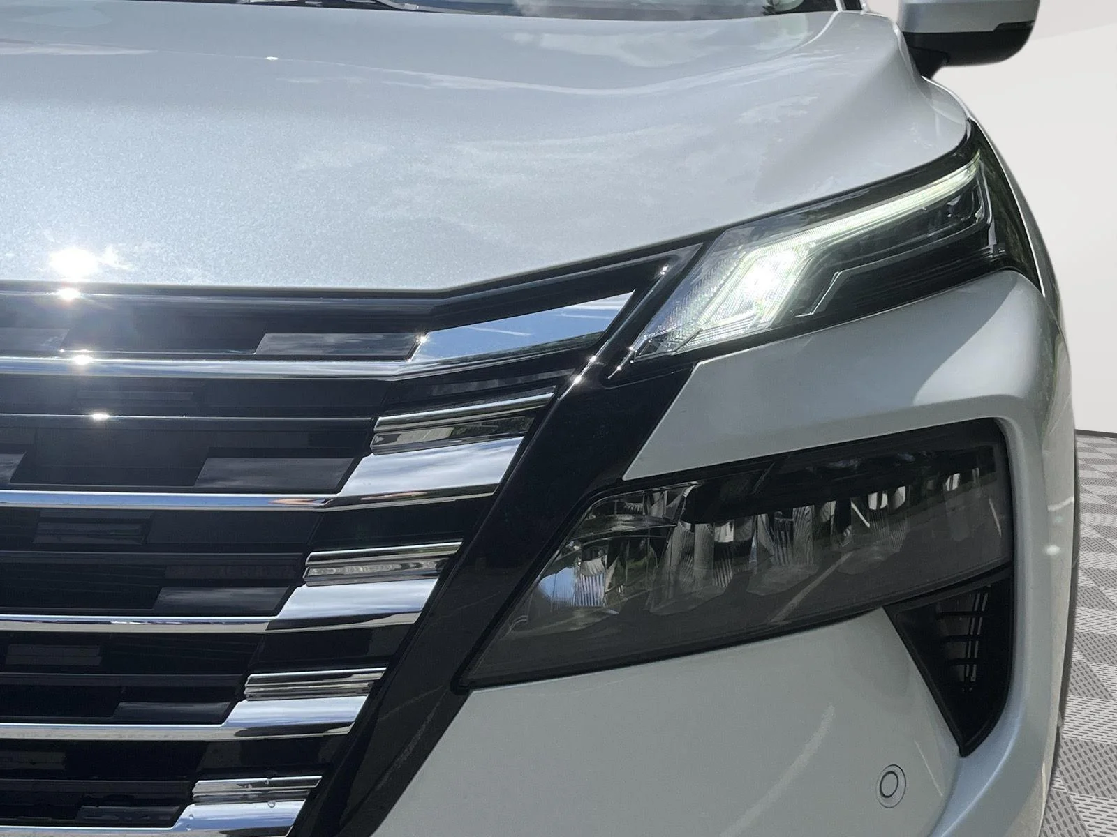 New 2026 Everest White Pearl TriCoat Nissan Platinum image 12