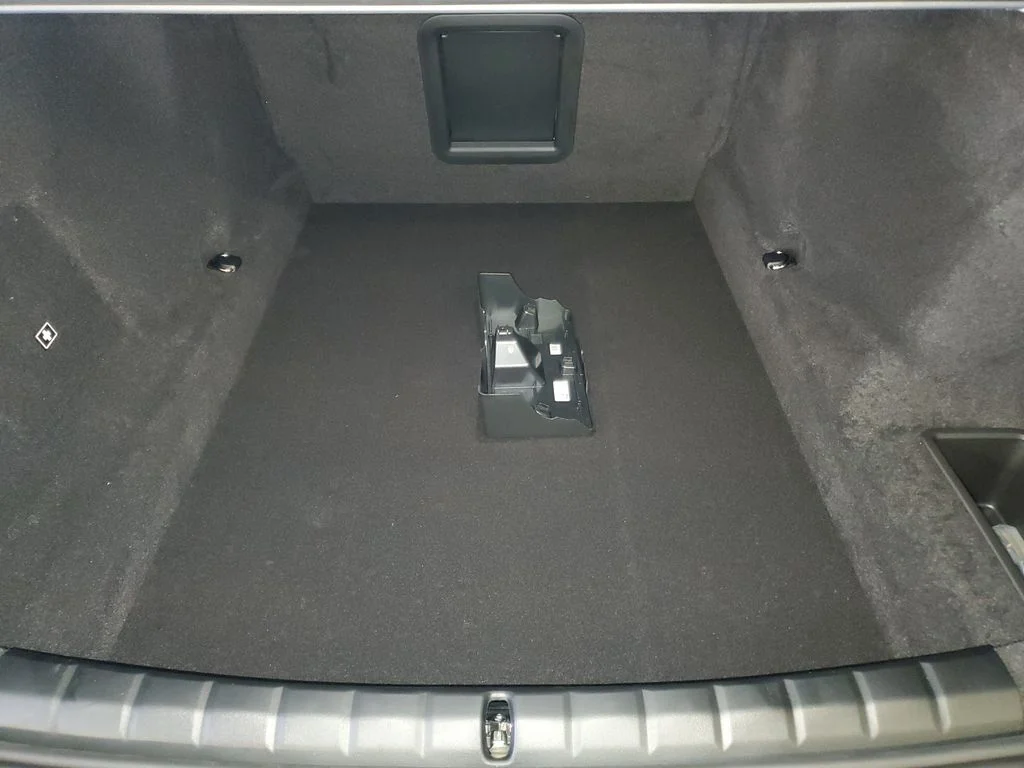 New 2027 BMW Individual Two-Tone Oxide Grey Metallic with Black Sapphire Metallic BMW  image 7