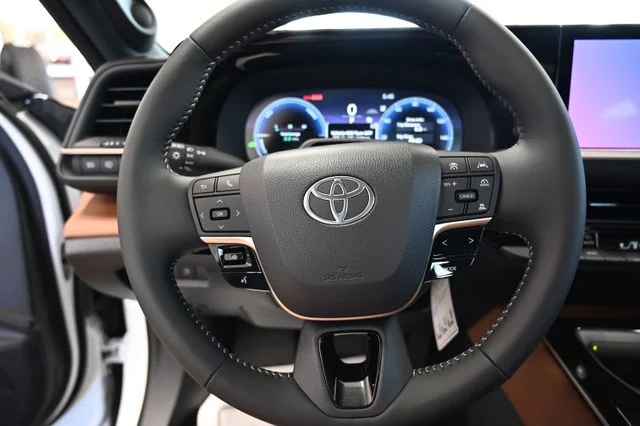 2026 Toyota Crown Signia Limited - Photo 25