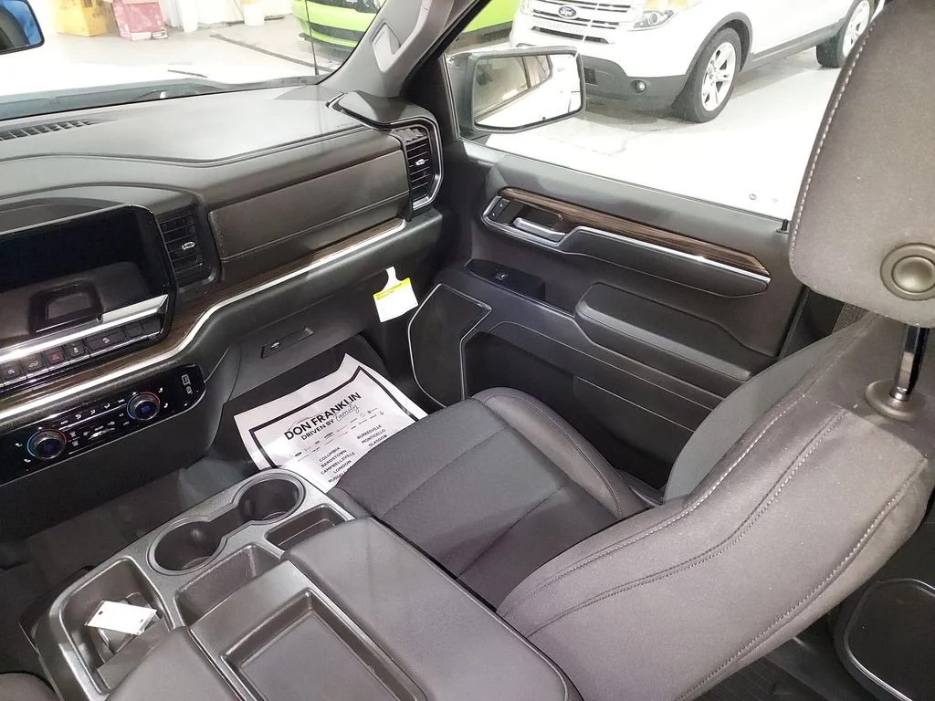 Used 2023 White Chevrolet RST image 11