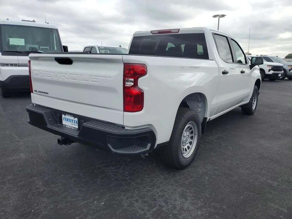 New 2026 Summit White Chevrolet WT image 19