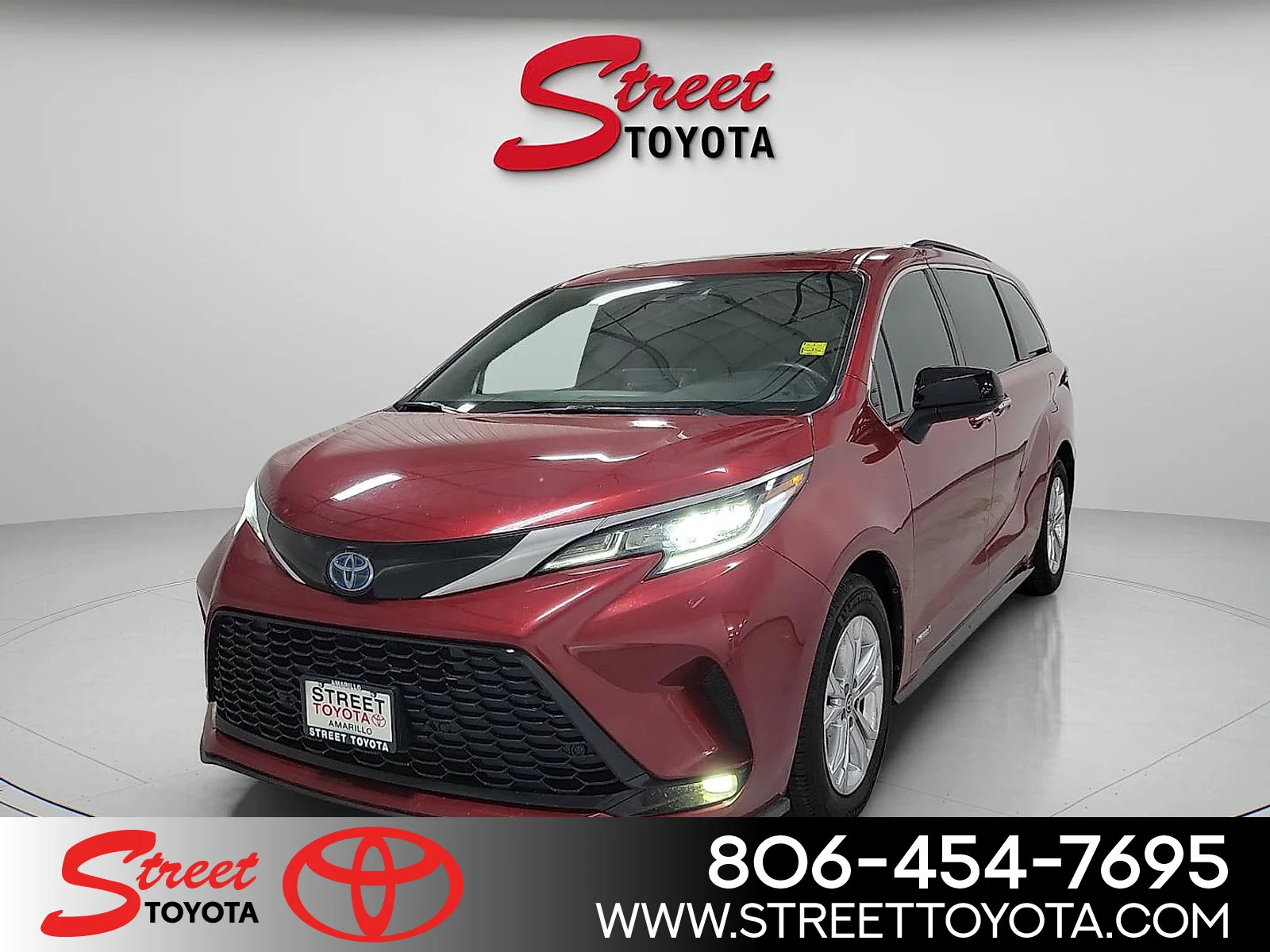 2021 Toyota Sienna XSE 7-Passenger Hybrid AWD's photo