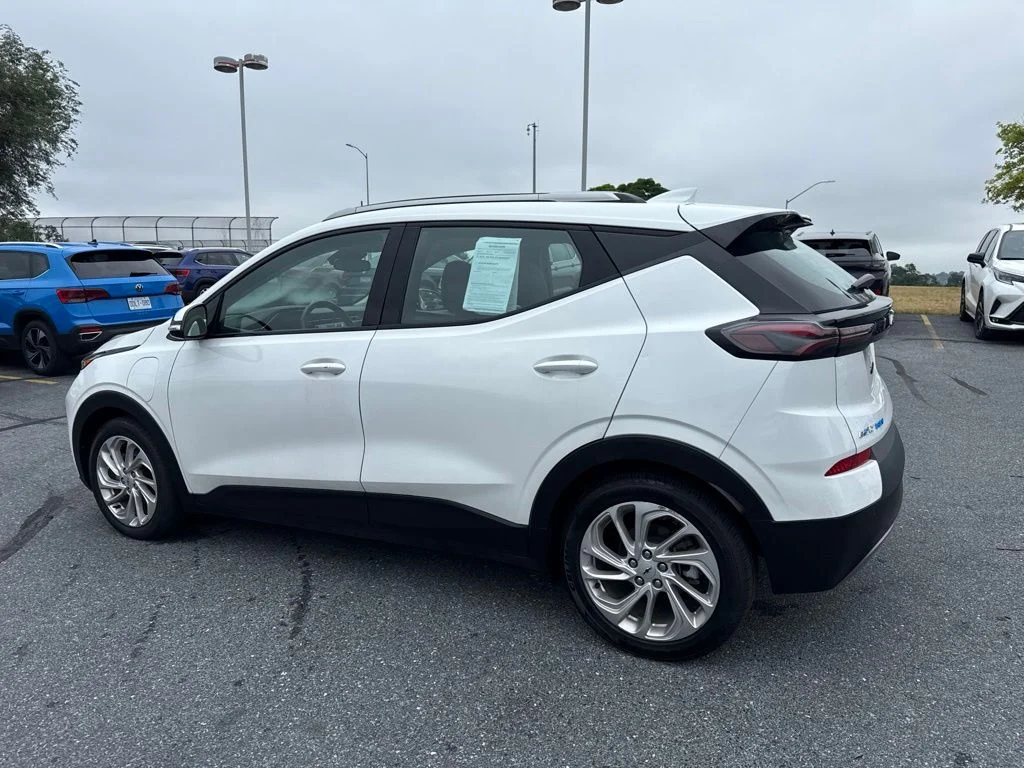 Used 2022 Summit White Chevrolet LT image 19