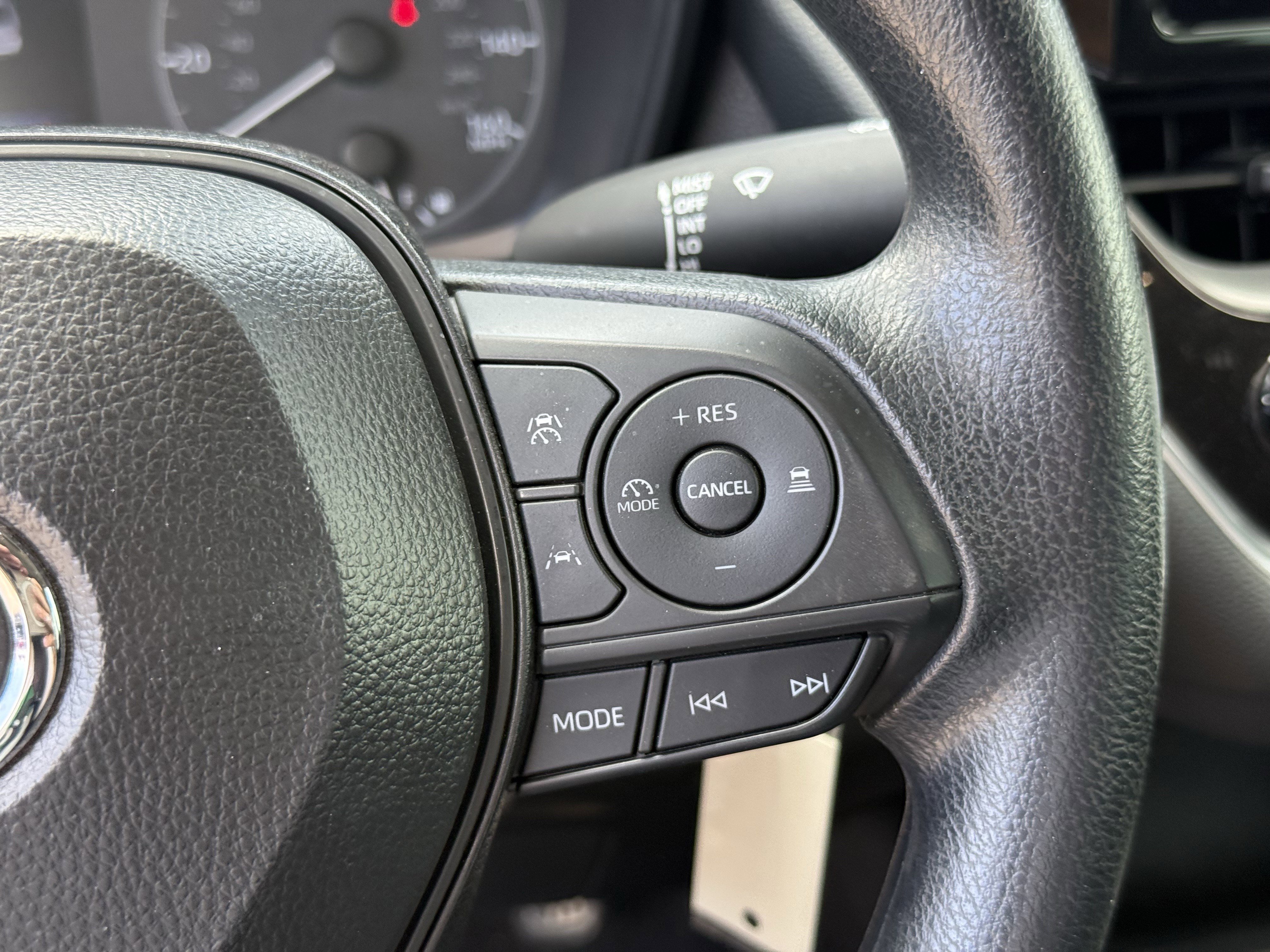 Used 2025 Pearl Toyota LE image 17