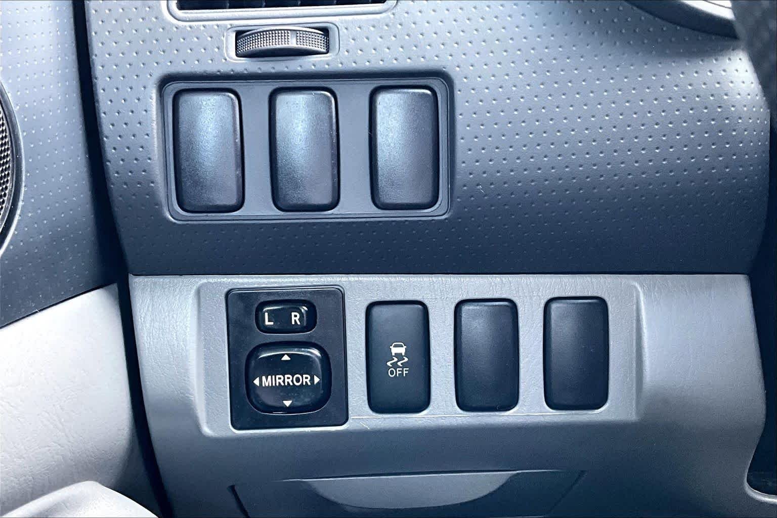 Used 2015 Black Toyota  image 34