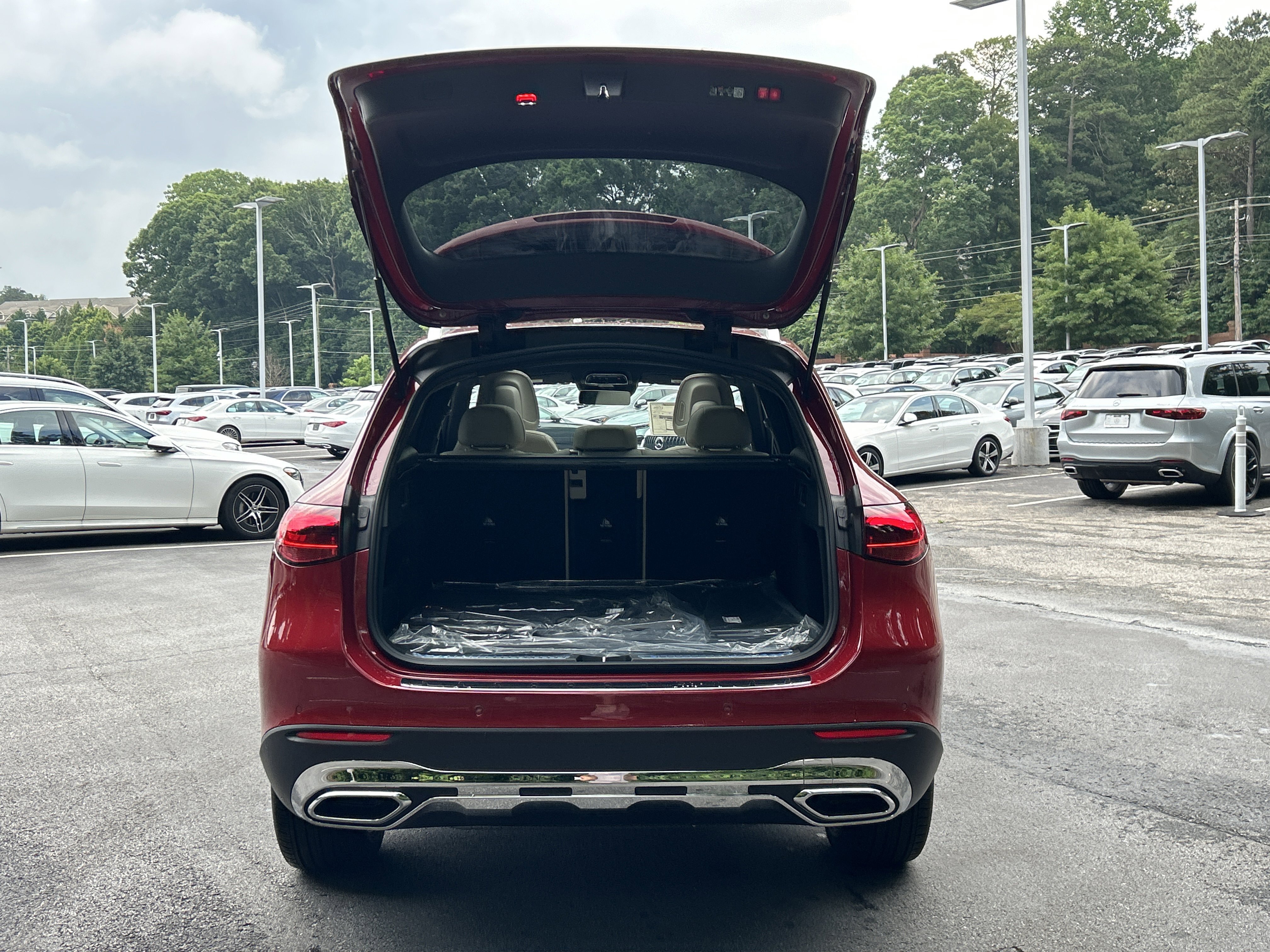 New 2026 MANUFAKTUR Patagonia Red Metallic Mercedes-Benz GLC 300 4MATIC® SUV image 8