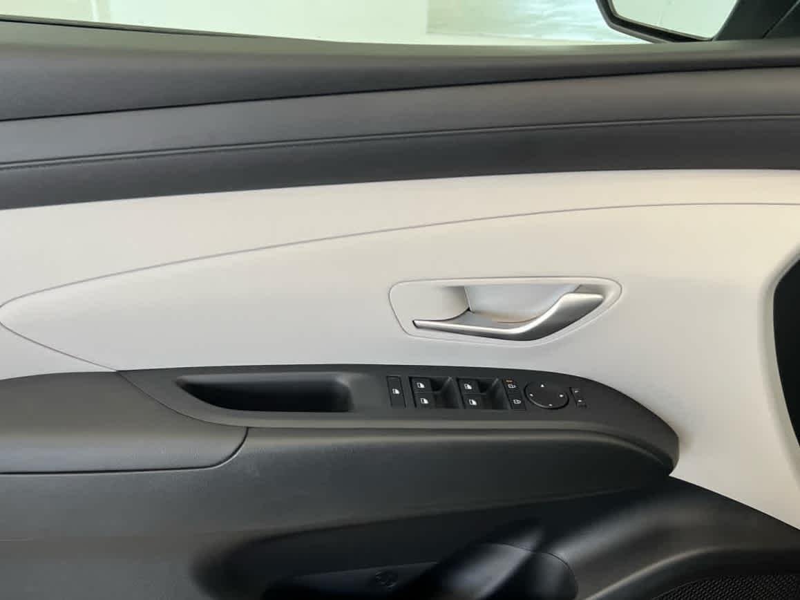 Used 2025 Shimmering Silver Hyundai SE image 12