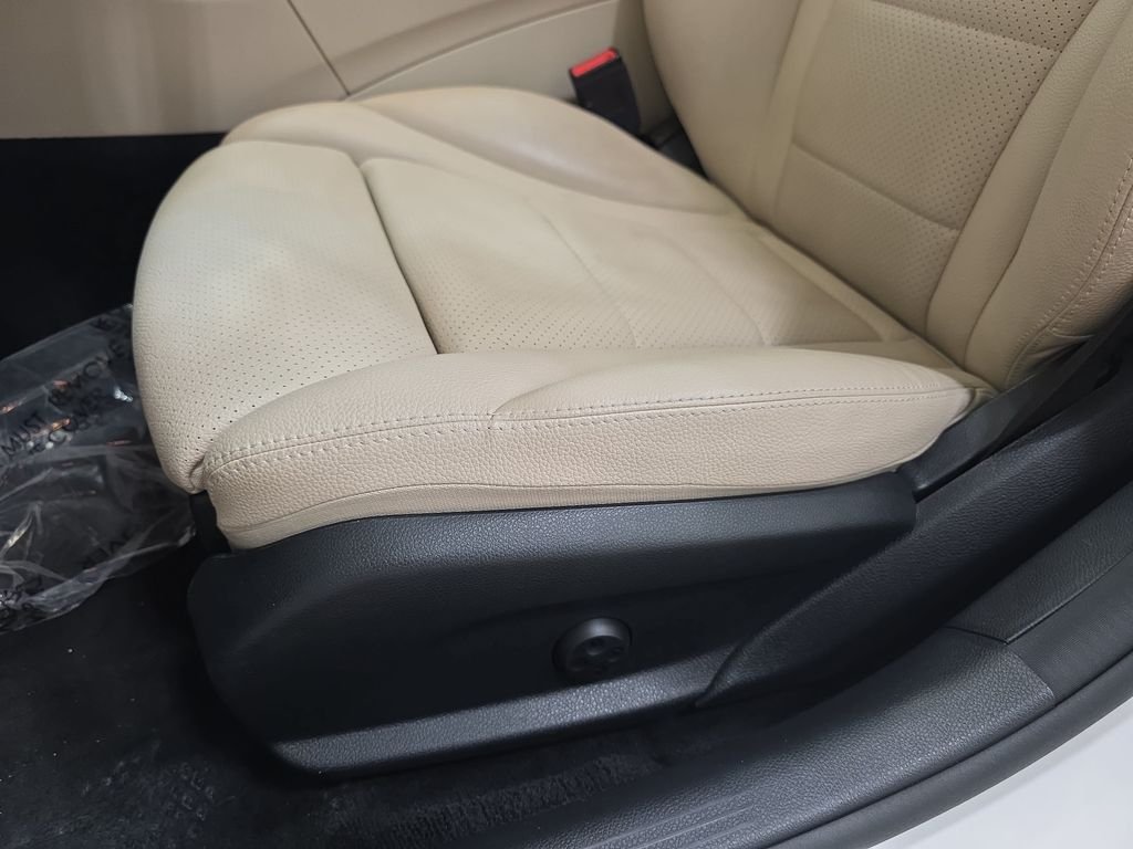 Used 2020 White Mercedes-Benz C 300 image 29