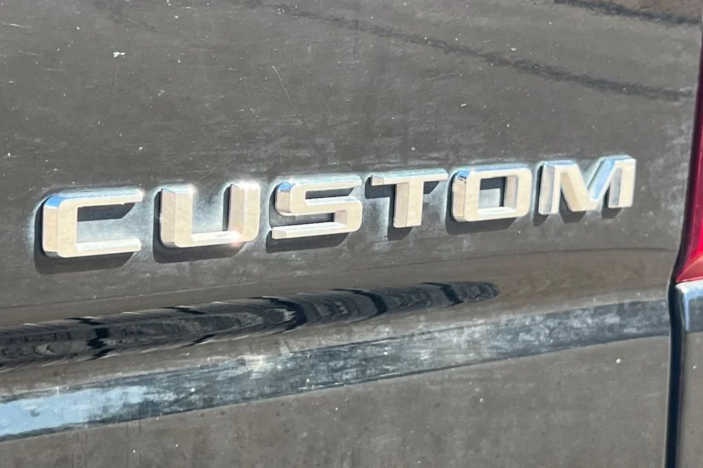 Used 2021 Black Chevrolet Custom image 27