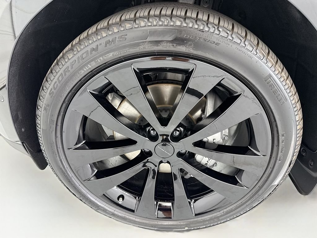 New 2026 Santorini Black Land Rover SE image 30