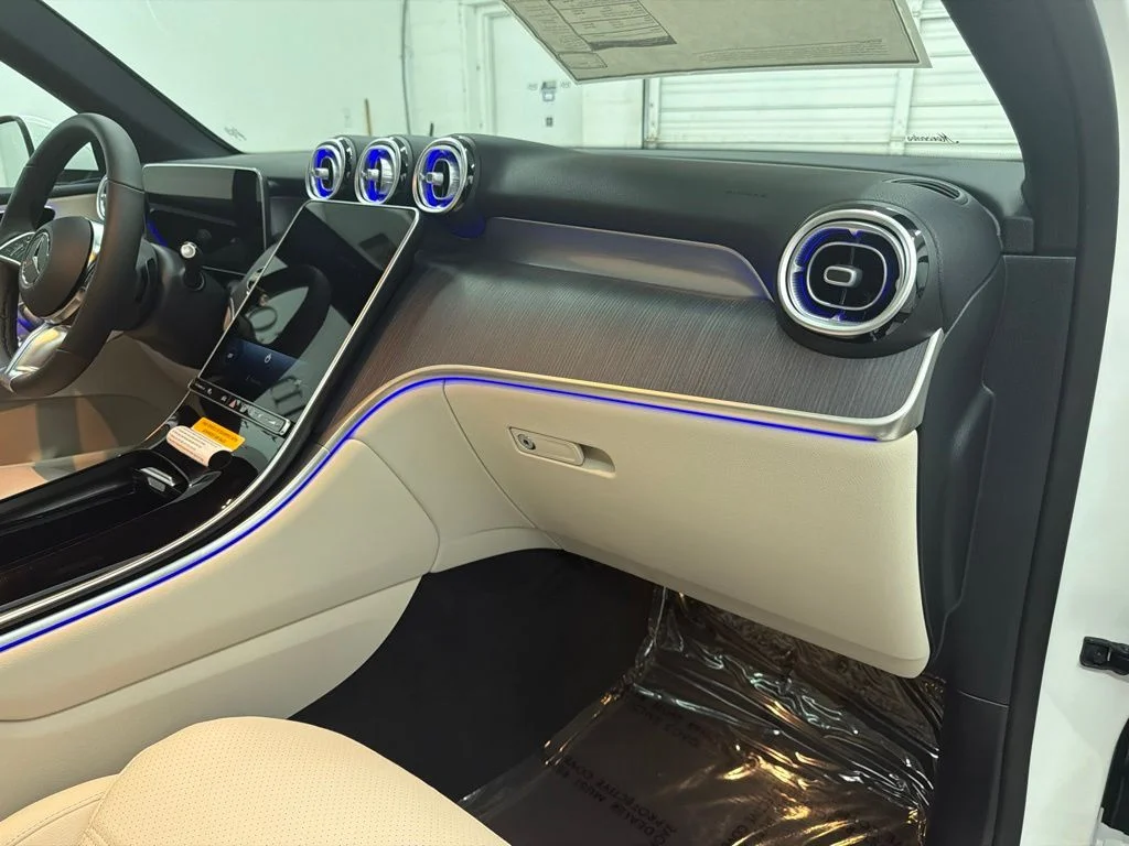 New 2027 White Mercedes-Benz GLC 300 image 26