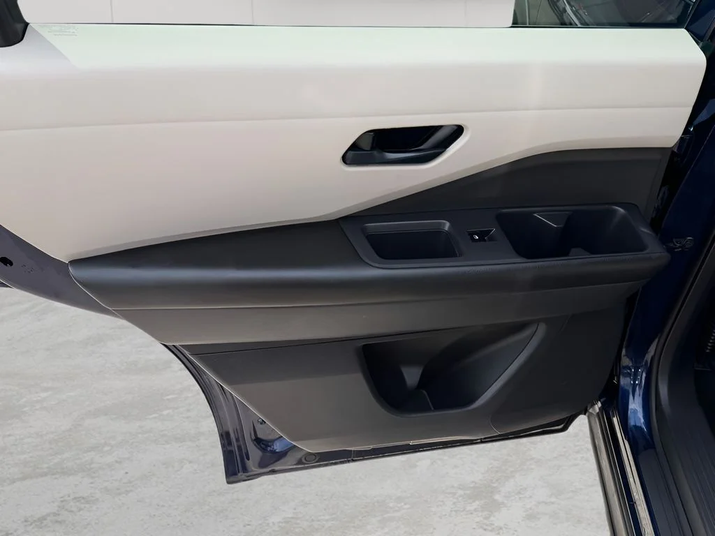 Used 2024 Deep Ocean Blue Nissan SV image 12