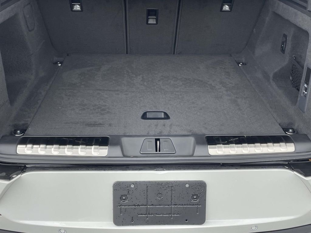 New 2026 Fuji White Land Rover Dynamic SE image 16