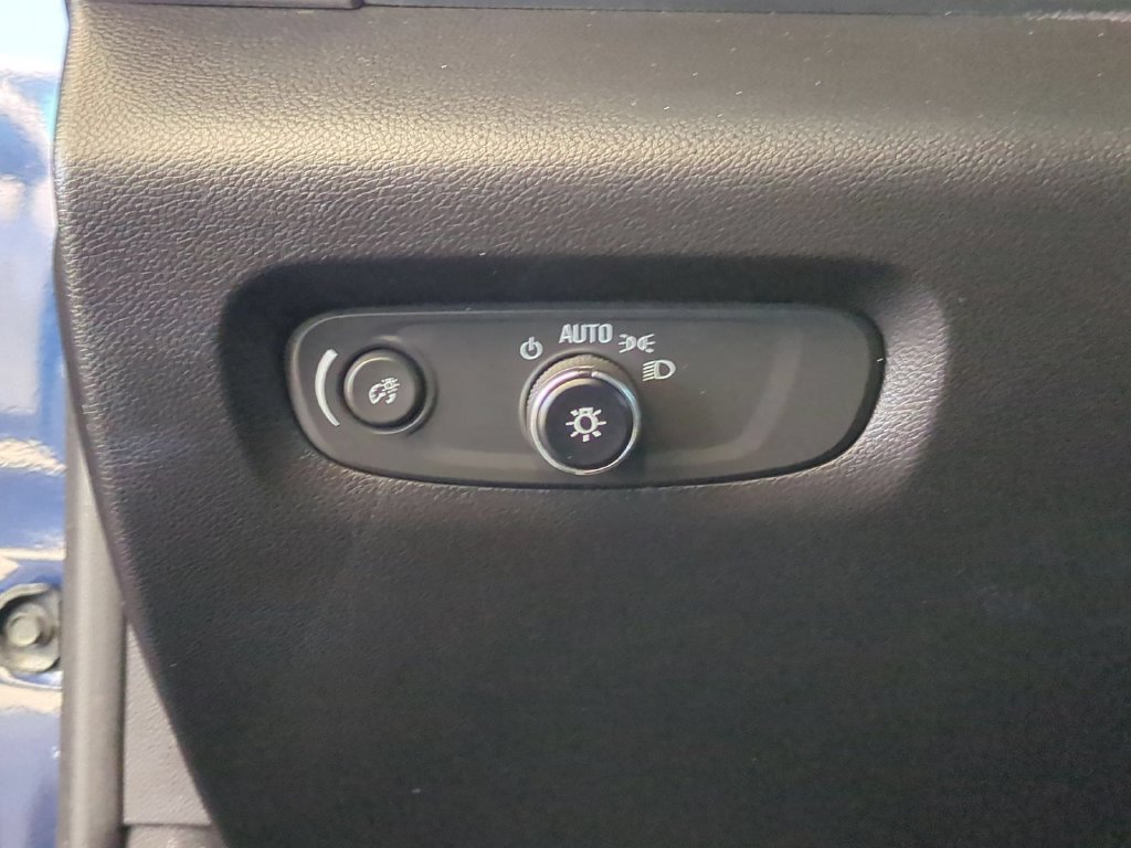 Used 2023 Northsky Blue Metallic Chevrolet LT Cloth image 23