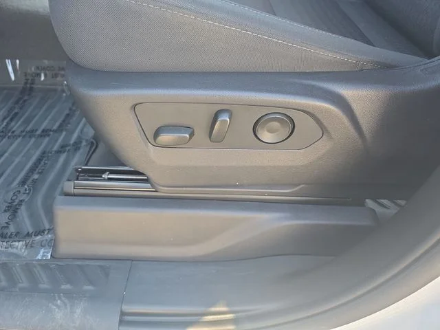 Used 2025 White Chevrolet Custom image 30