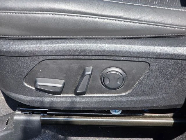 Used 2025  Kia EX image 17